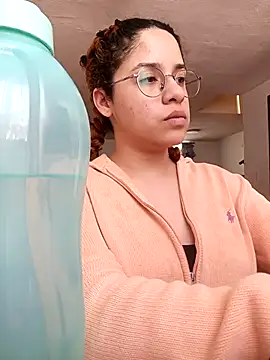 EmmaMelissa0521 online show from September 29, 2025, 5:51 pm