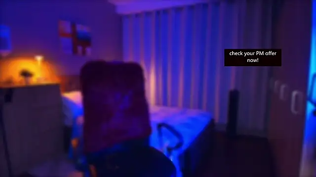 Snapshot of AnneHartx chatting on October 13, 2025, 6:57 am AnneHartx online show from October 13, 2025, 6:57 am