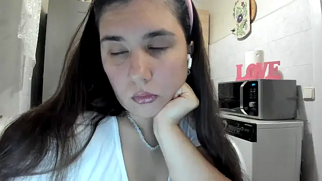 Snapshot of MiaMarrone chatting on November 13, 2025, 12:53 am MiaMarrone online show from November 13, 2025, 12:53 am