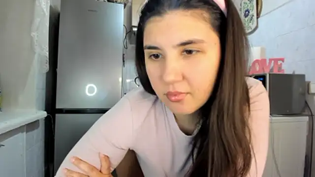 MiaMarrone online show from December 19, 2025, 7:54 pm