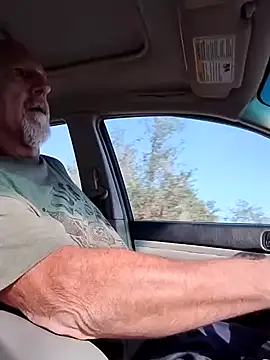 Snapshot of Yankeedave420 chatting on January 1, 2025, 2:52 pm Yankeedave420 online show from January 1, 2025, 2:52 pm