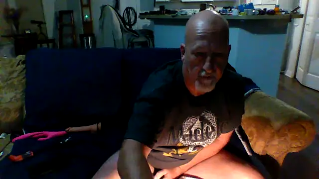 Snapshot of Yankeedave420 chatting on January 8, 2025, 11:52 pm Yankeedave420 online show from January 8, 2025, 11:52 pm