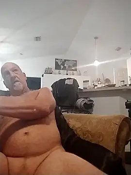 Snapshot of Yankeedave420 chatting on February 12, 2025, 5:58 pm Yankeedave420 online show from February 12, 2025, 5:58 pm