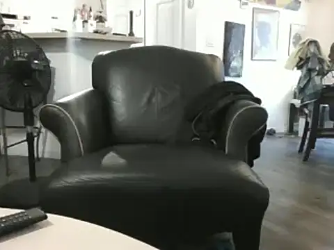 Snapshot of Yankeedave420 chatting on February 17, 2025, 10:03 pm Yankeedave420 online show from February 17, 2025, 10:03 pm