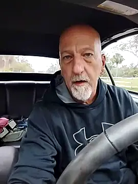 Snapshot of Yankeedave420 chatting on February 20, 2025, 2:35 pm Yankeedave420 online show from February 20, 2025, 2:35 pm