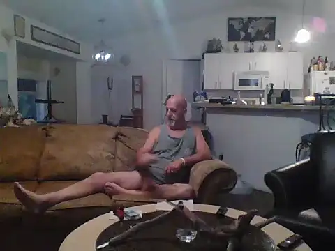 Snapshot of Yankeedave420 chatting on February 21, 2025, 11:32 pm Yankeedave420 online show from February 21, 2025, 11:32 pm