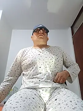 chicoguapo8 online show from October 11, 2025, 12:26 pm