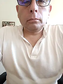 chicoguapo8 online show from March 7, 2026, 8:39 pm