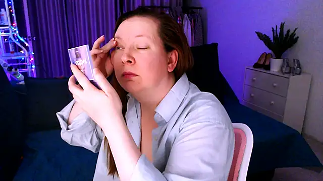 Snapshot of GoddessLara chatting on January 1, 2025, 2:09 am GoddessLara online show from January 1, 2025, 2:09 am