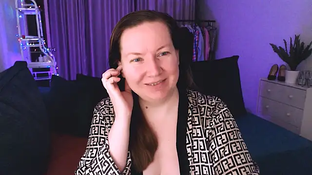 Snapshot of GoddessLara chatting on February 1, 2025, 11:06 pm GoddessLara online show from February 1, 2025, 11:06 pm