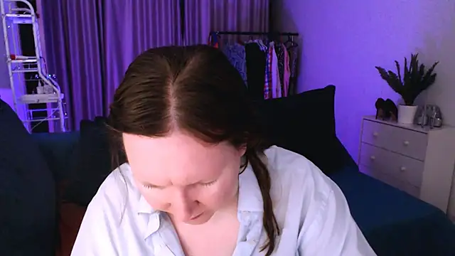 Snapshot of GoddessLara chatting on February 5, 2025, 12:10 am GoddessLara online show from February 5, 2025, 12:10 am