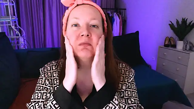 Snapshot of GoddessLara chatting on March 1, 2025, 2:15 am GoddessLara online show from March 1, 2025, 2:15 am