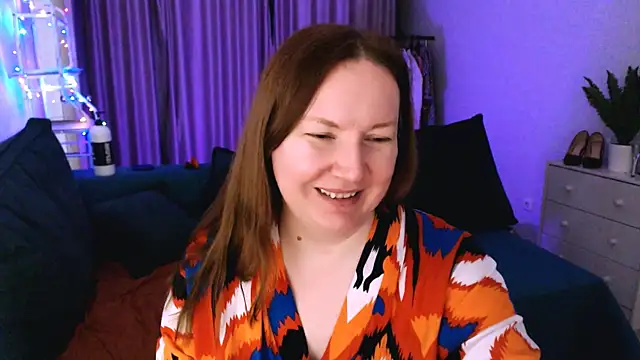 Snapshot of GoddessLara chatting on March 18, 2025, 4:15 am GoddessLara online show from March 18, 2025, 4:15 am