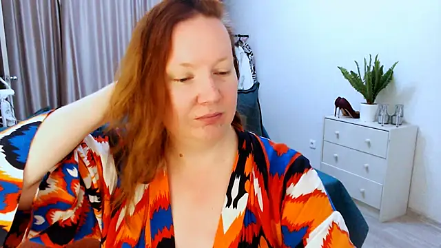 Snapshot of GoddessLara chatting on October 5, 2025, 9:02 pm GoddessLara online show from October 5, 2025, 9:02 pm