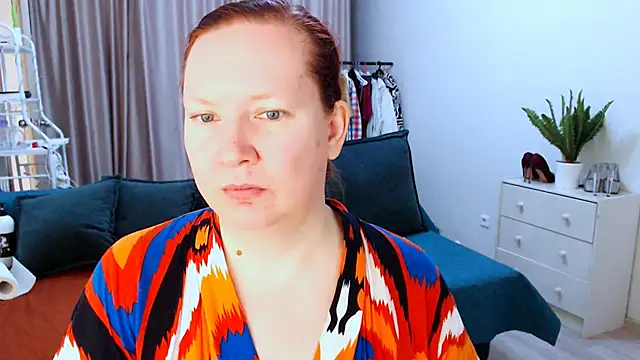 Snapshot of GoddessLara chatting on October 17, 2025, 3:31 am GoddessLara online show from October 17, 2025, 3:31 am