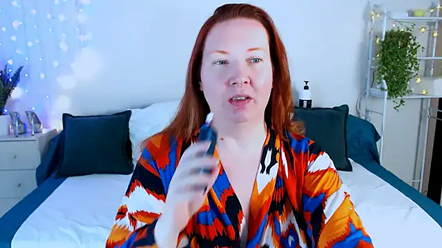 Snapshot of GoddessLara chatting on October 26, 2025, 8:04 pm GoddessLara online show from October 26, 2025, 8:04 pm