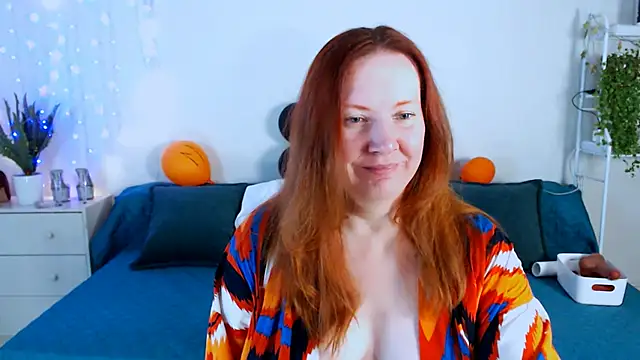 Snapshot of GoddessLara chatting on October 31, 2025, 9:38 pm GoddessLara online show from October 31, 2025, 9:38 pm