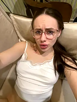 Lisaaan online show from October 9, 2025, 11:19 am