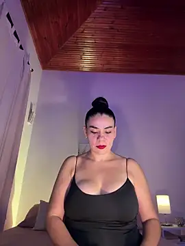 Snapshot of MeganDupont chatting on December 4, 2024, 11:24 pm MeganDupont online show from December 4, 2024, 11:24 pm