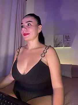 Snapshot of MeganDupont chatting on December 8, 2024, 11:51 pm MeganDupont online show from December 8, 2024, 11:51 pm