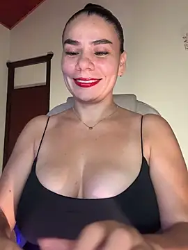 Snapshot of MeganDupont chatting on January 4, 2025, 2:25 am MeganDupont online show from January 4, 2025, 2:25 am