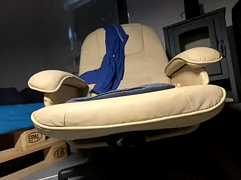 Snapshot of translove chatting on November 11, 2025, 11:10 am translove online show from November 11, 2025, 11:10 am