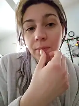 ScarletCallings420 online show from December 22, 2024, 9:20 pm