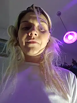 ScarletCallings420 online show from February 27, 2025, 7:37 pm