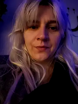 ScarletCallings420 online show from November 3, 2025, 5:25 pm