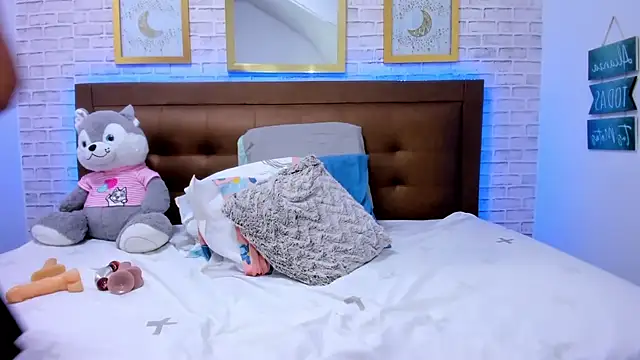 Snapshot of olivia_love_ chatting on January 8, 2025, 1:11 am olivia love online show from January 8, 2025, 1:11 am