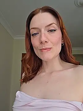 Evelyn Jade online show from May 8, 2026, 2:55 pm