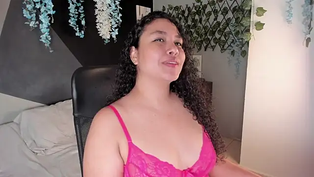 Snapshot of alixon_fiore5 chatting on June 6, 2026, 7:35 am alixon fiore5 online show from June 6, 2026, 7:35 am