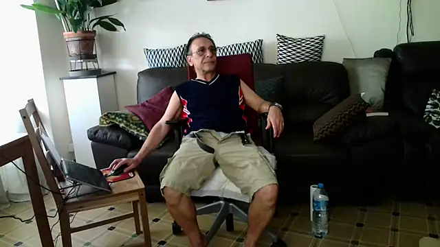 HETEREOMAN online show from September 21, 2025, 3:57 pm