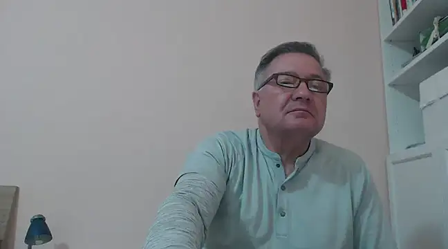 Snapshot of YOU6me chatting on December 18, 2024, 5:31 pm YOU6me online show from December 18, 2024, 5:31 pm