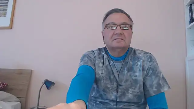 Snapshot of YOU6me chatting on October 4, 2025, 2:37 pm YOU6me online show from October 4, 2025, 2:37 pm