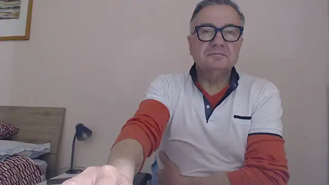 Snapshot of YOU6me chatting on October 30, 2025, 8:20 pm YOU6me online show from October 30, 2025, 8:20 pm