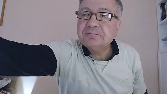 Snapshot of YOU6me chatting on November 10, 2025, 3:11 pm YOU6me online show from November 10, 2025, 3:11 pm