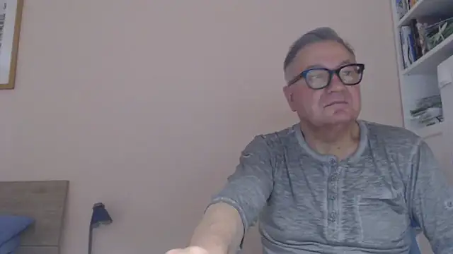 Snapshot of YOU6me chatting on July 8, 2026, 8:30 am YOU6me online show from July 8, 2026, 8:30 am