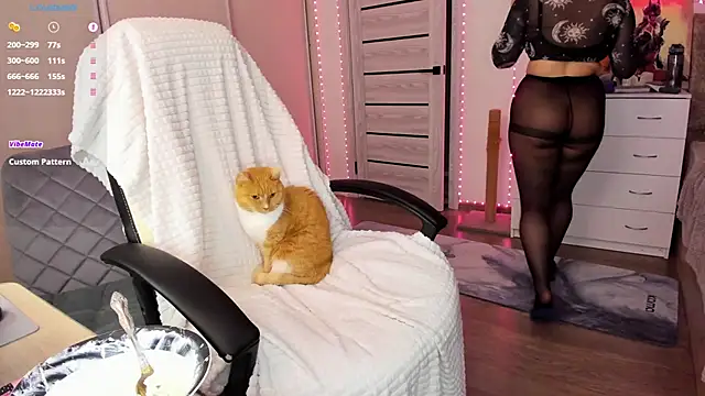 Ophelia mm online show from September 19, 2025, 7:32 am