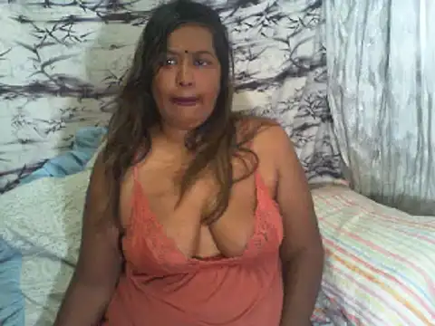 Snapshot of Mammabear_4u chatting on February 6, 2025, 2:15 pm Mammabear 4u online show from February 6, 2025, 2:15 pm