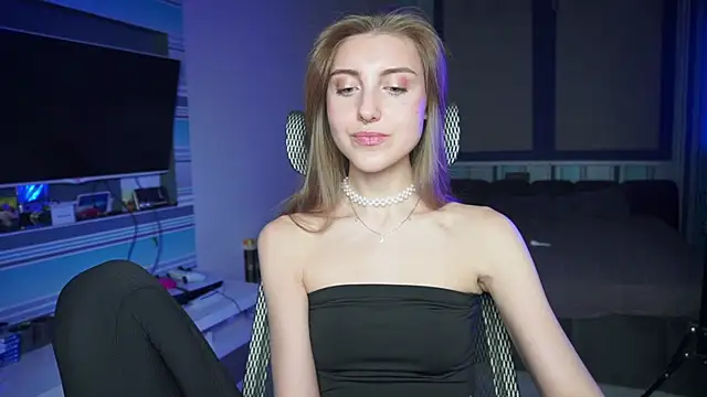 CassiaBlade1 online show from October 7, 2025, 4:26 pm