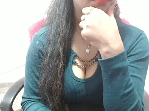 Snapshot of LovingPihu chatting on February 6, 2025, 11:43 am LovingPihu online show from February 6, 2025, 11:43 am