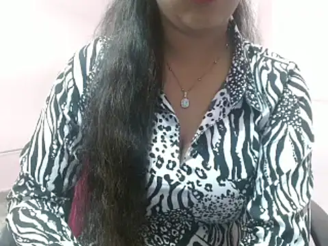 Snapshot of LovingPihu chatting on March 17, 2025, 8:18 am LovingPihu online show from March 17, 2025, 8:18 am