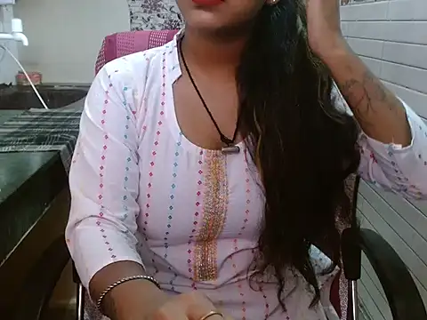 Snapshot of LovingPihu chatting on September 21, 2025, 5:42 am LovingPihu online show from September 21, 2025, 5:42 am