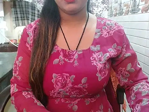 LovingPihu online show from November 22, 2025, 5:28 am