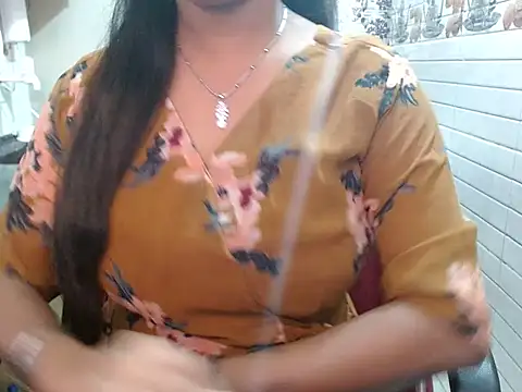 Snapshot of LovingPihu chatting on March 21, 2026, 8:41 am LovingPihu online show from March 21, 2026, 8:41 am