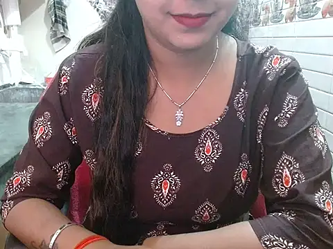 Snapshot of LovingPihu chatting on April 2, 2026, 5:27 am LovingPihu online show from April 2, 2026, 5:27 am