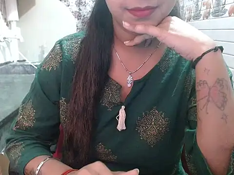 Snapshot of LovingPihu chatting on April 6, 2026, 5:08 am LovingPihu online show from April 6, 2026, 5:08 am