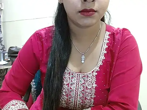 Snapshot of LovingPihu chatting on April 10, 2026, 5:23 am LovingPihu online show from April 10, 2026, 5:23 am