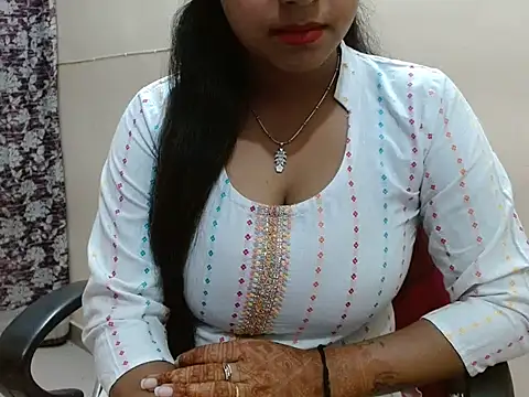 Snapshot of LovingPihu chatting on April 14, 2026, 5:13 am LovingPihu online show from April 14, 2026, 5:13 am